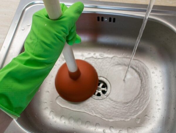 Common Sink Problems and When to Schedule a Repair or Replacement
