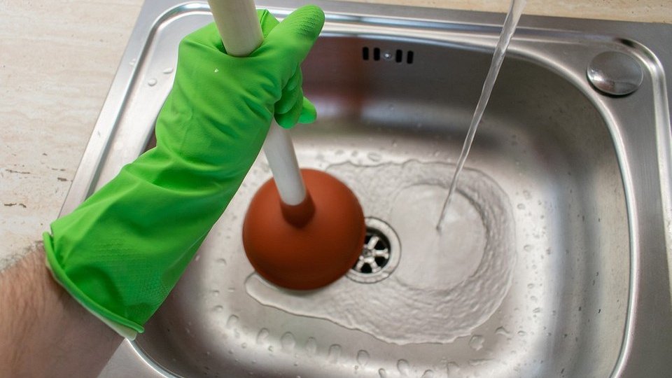 Common Sink Problems and When to Schedule a Repair or Replacement